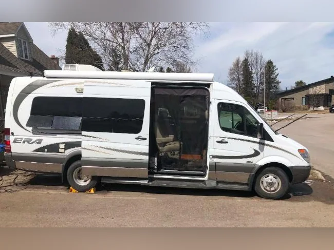Winnebago ERA 2012 thumbnail 2