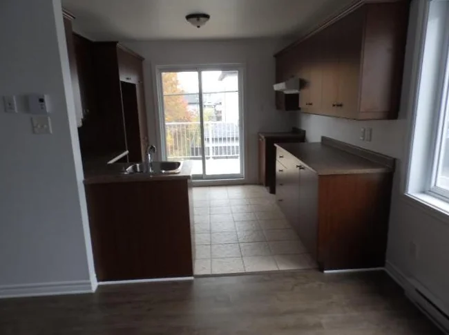 Logement  4 1/2 1 étage triplex thumbnail 2