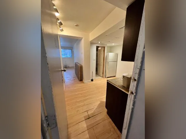 NDG Studio Apt on Fielding St West