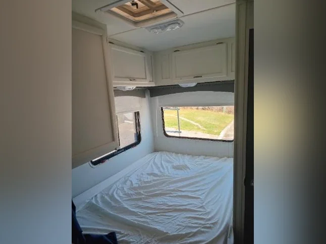 VR Ford 350 Four winds 5000 thumbnail 6