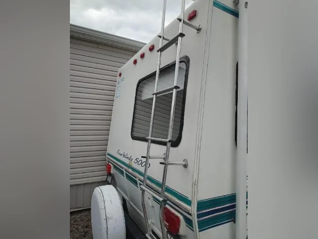 VR Ford 350 Four winds 5000 thumbnail 4