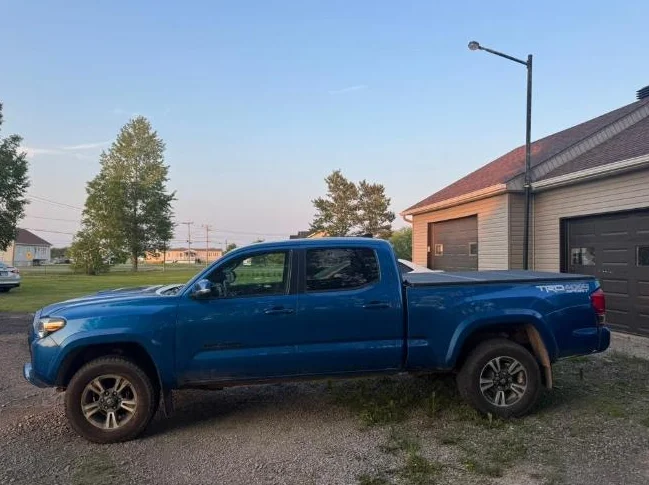 Toyota Tacoma TRD Sport thumbnail 9