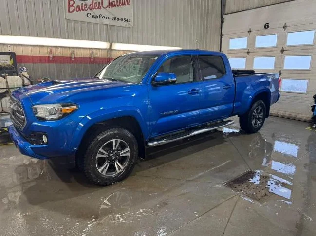 Toyota Tacoma TRD Sport thumbnail 4