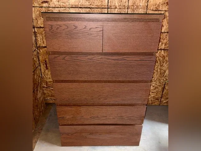 Commode IKEA MALM – 6 tiroirs avec dessus en verre – Très propre