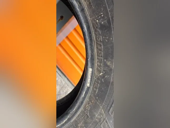 4 pneu Bridgestone 245 75 17  , approximatif 100 a 200km de roulé avec