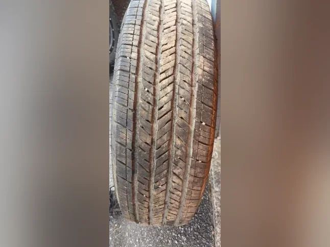 4 pneu Bridgestone 245 75 17  , approximatif 100 a 200km de roulé avec thumbnail 4