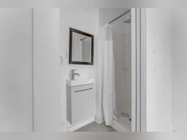 Grand 7½ rénové | 3 chambres | 2 salles de bain | Secteur calme thumbnail 9