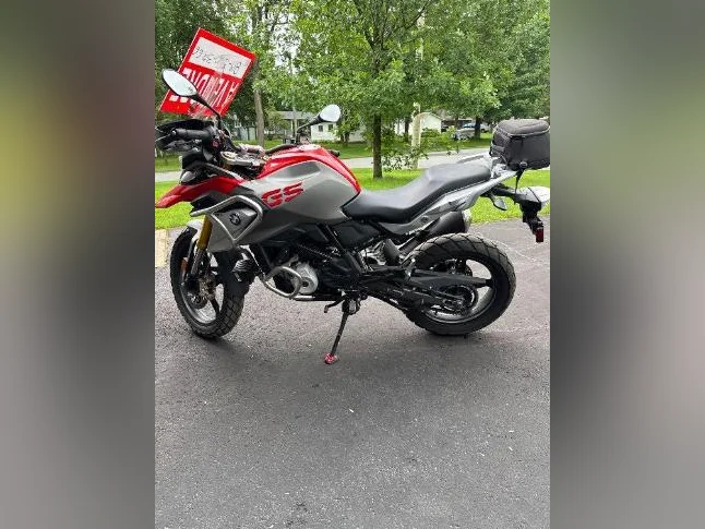 Moto BMW 310GS bien équipée