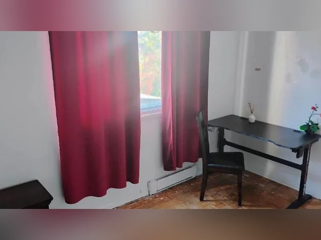 Chambre à louer Montréal-Nord tout inclus 13 pieds par 11 pieds thumbnail 8