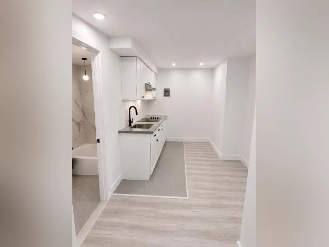 3½ rénové à louer (+bureau),fully renovated for rent (+den), NDG thumbnail 4