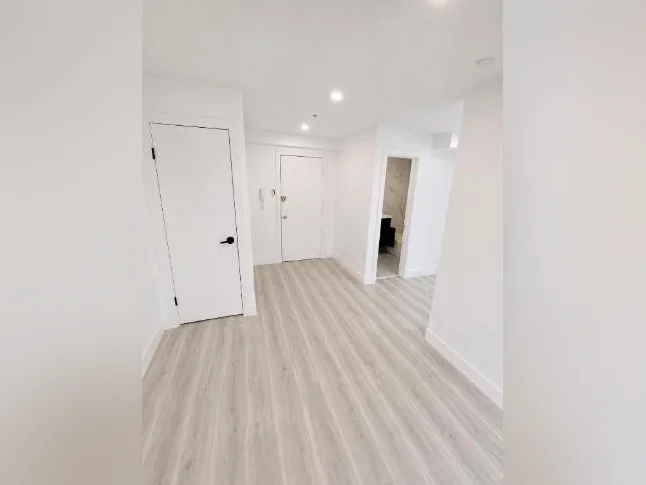 3½ rénové à louer (+bureau),fully renovated for rent (+den), NDG thumbnail 2