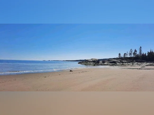 chalet bord de mer située à Port-Cartier thumbnail 6