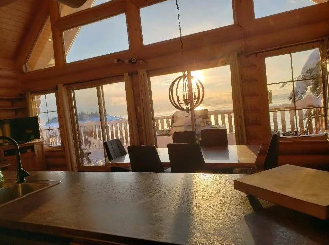 chalet bord de mer située à Port-Cartier thumbnail 2