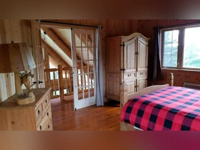 chalet bord de mer située à Port-Cartier thumbnail 3