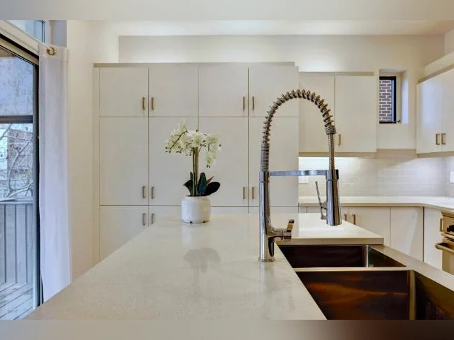 APPARTEMENT HAUT DE GAMME- OUTREMONT ADJ. thumbnail 3