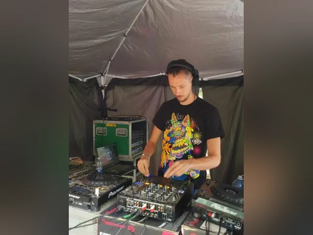 DJ for your Club, Special Event, Wedding and Private Parties thumbnail 7
