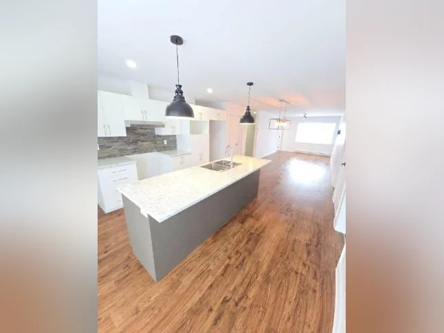 Grand condo 5 1/2 a louer