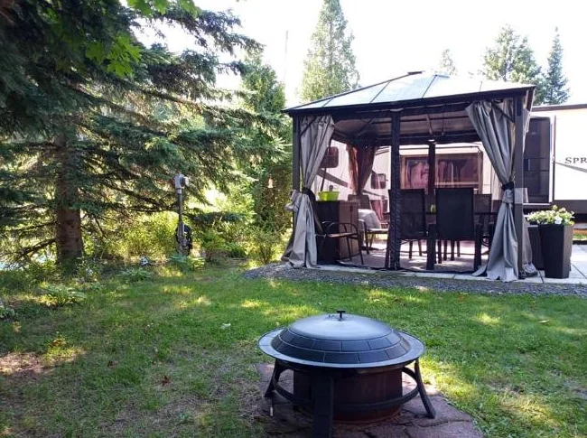 roulotte 32 pieds (saison payée) sur terrain de camping thumbnail 2