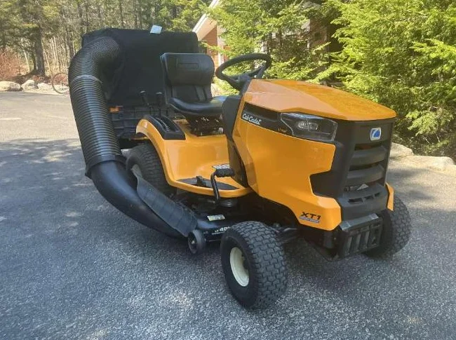 Ensemble Cub Cadet LT 42 tracteur, remorque et collecteur de feuilles, 2021