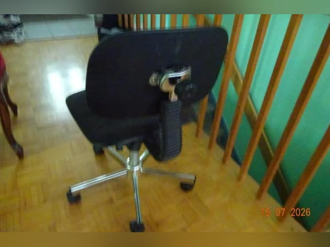 chaise de bureau sur roulettes thumbnail 2