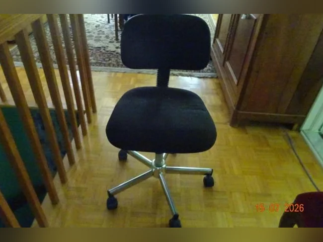 chaise de bureau sur roulettes