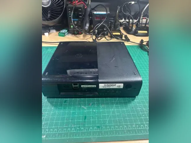 Xbox 360 E avec BadAvatar thumbnail 3