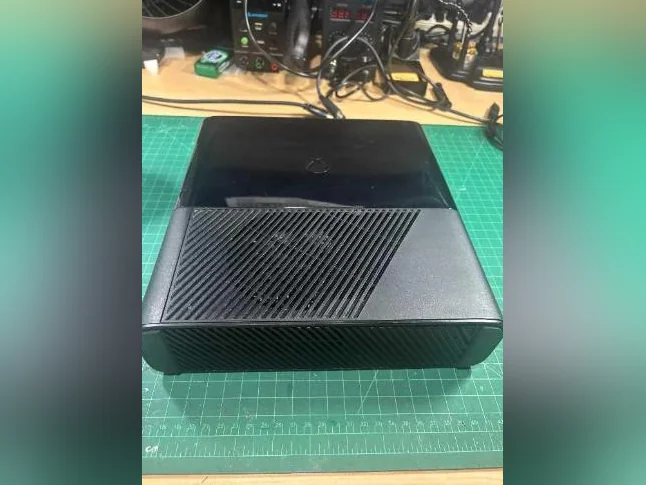 Xbox 360 E avec BadAvatar thumbnail 2