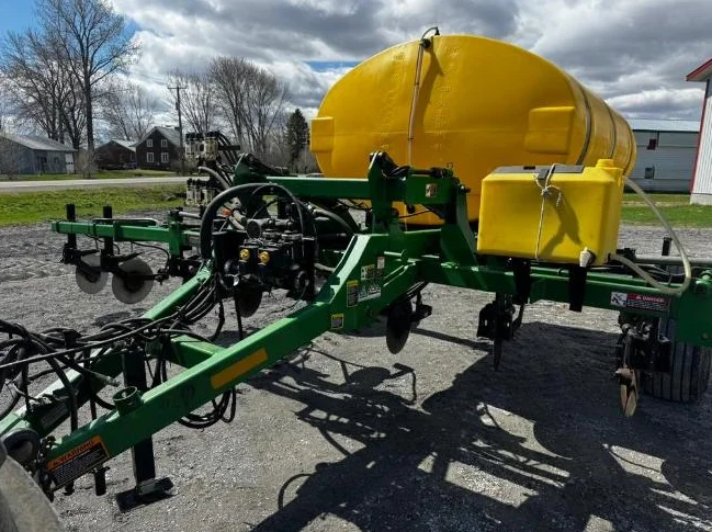 Applicateur d'azote Farm King 1410 avec Raven thumbnail 3