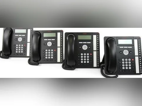 Système Avaya incluant 23 téléphones en très bon état + 3 modules réception