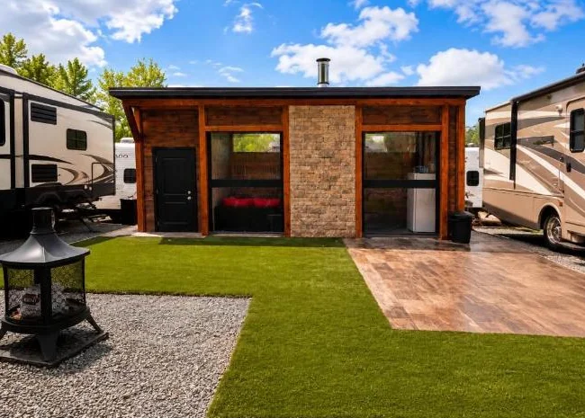 Le luxe du chalet, la liberté du camping — Clé en main au Lac William thumbnail 2
