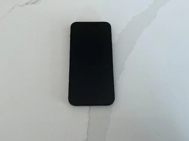 iPhone 13 mini , 128 go, noir, débloqué et renouvelé thumbnail 3