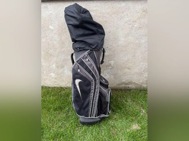Sac de golf et bâtons thumbnail 2