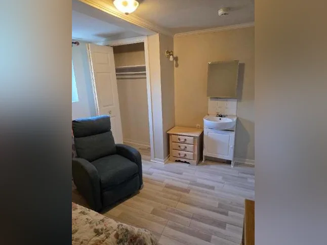 MAISON DE CHAMBRE À VENDRE 16 CHAMBRES À SAINT-AGATHE-DES-MONTS PRÈS DE TOUT LES SERVICES thumbnail 4