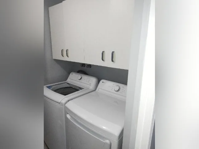 Condo à vendre 4 1/2 + chambre lavage thumbnail 10