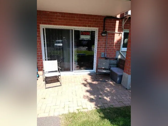 Condo à vendre 4 1/2 + chambre lavage thumbnail 2
