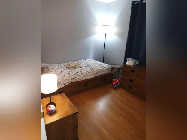 Condo à vendre 4 1/2 + chambre lavage thumbnail 6