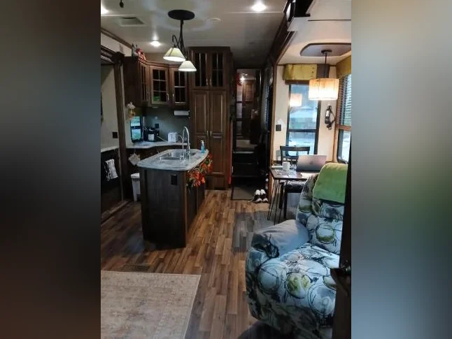 Roulotte 'fifth wheel' a vendre a Compton thumbnail 4
