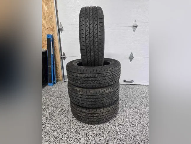 4 pneus été 215/60R16 toyo