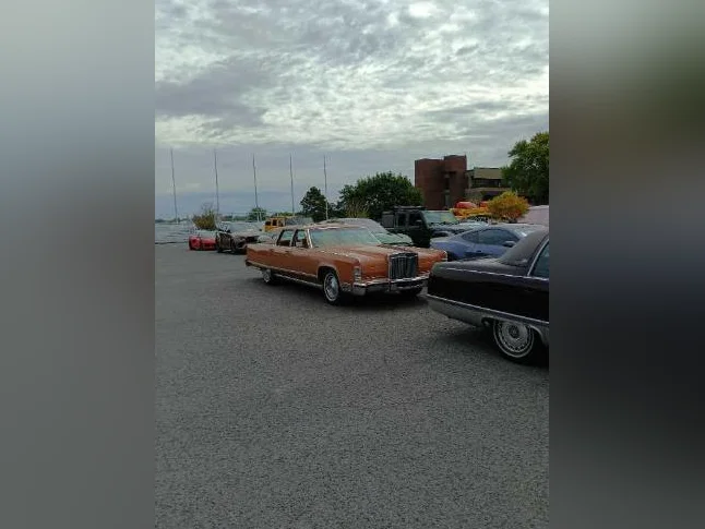 1977 LINCOLN CONTINENTAL TOWN CAR thumbnail 3