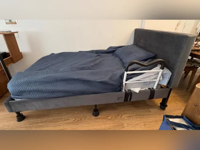 Lit simple avec matelas