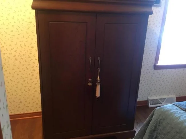 Commode en bois, armoire très pratique