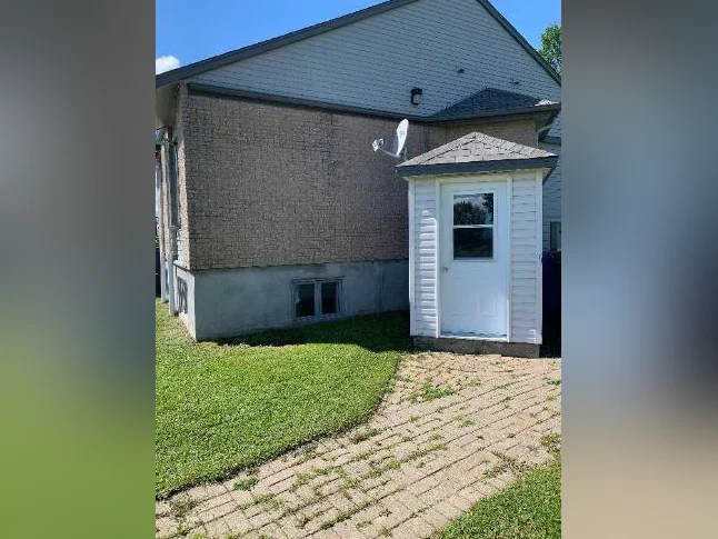 St-Joseph Beauce --- Logement 3 1/2 - Demi-Sol tres éclairé thumbnail 9