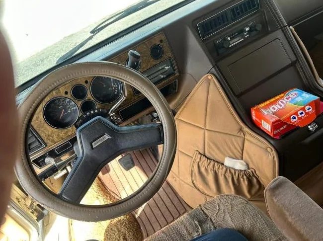Motorisé 26 pieds Classe C 1986 thumbnail 5
