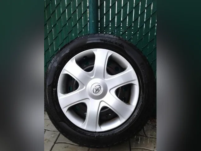 ENJOLIVEURS DE ROUES D’ORIGINE 16 POUCES USAGÉS - MATRIX TOYOTA