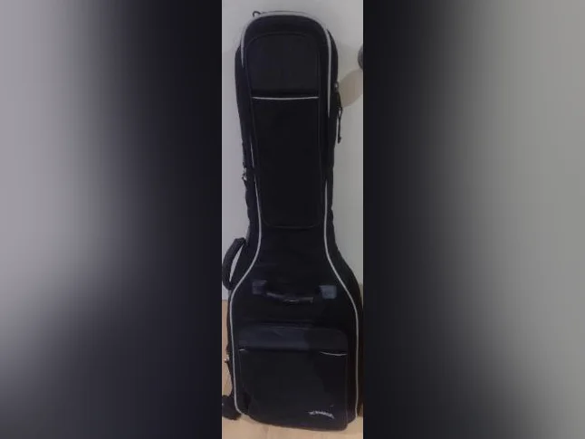 Fender Squire et ampli à vendre, étui et fils en prime thumbnail 4