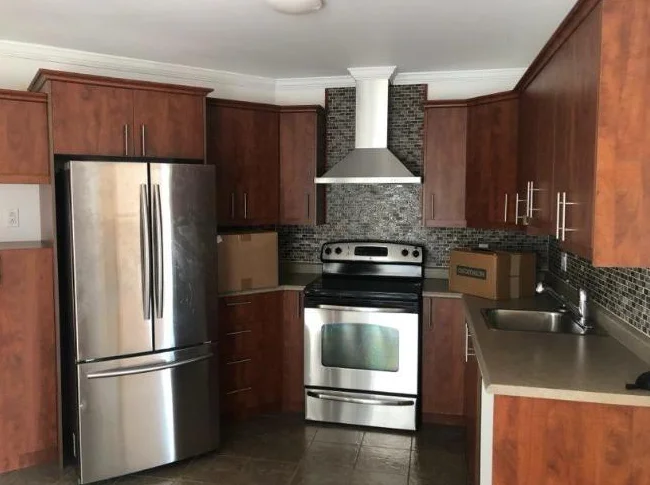 Beau grand condo 4 1/2 propre et sécuritaire avec 5 électro à louer 2 min. des ponts de Qc (Charny) thumbnail 2