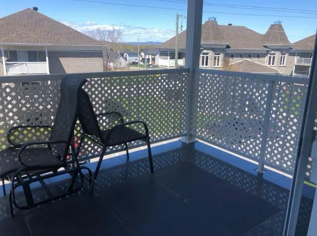 Beau grand condo 4 1/2 propre et sécuritaire avec 5 électro à louer 2 min. des ponts de Qc (Charny) thumbnail 10