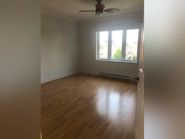 Beau grand condo 4 1/2 propre et sécuritaire avec 5 électro à louer 2 min. des ponts de Qc (Charny) thumbnail 5