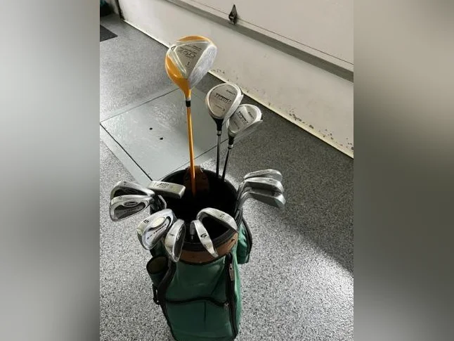 A vendre Bâtons de golf droitier + Sac Spalding