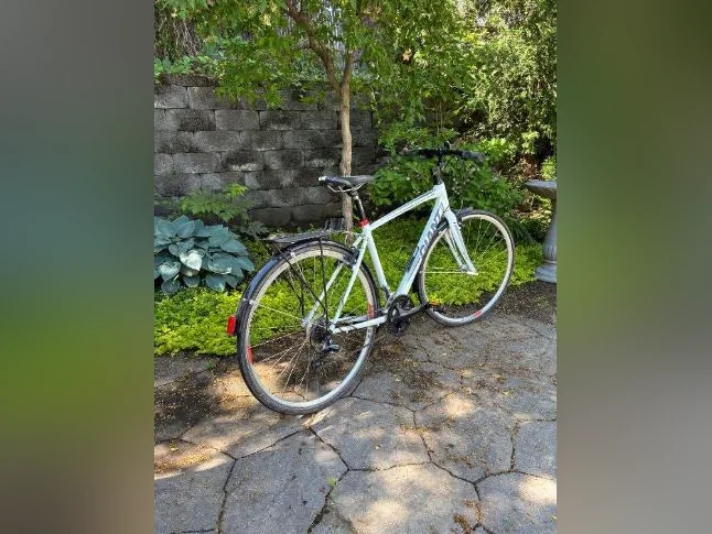 Vélo hybride thumbnail 2